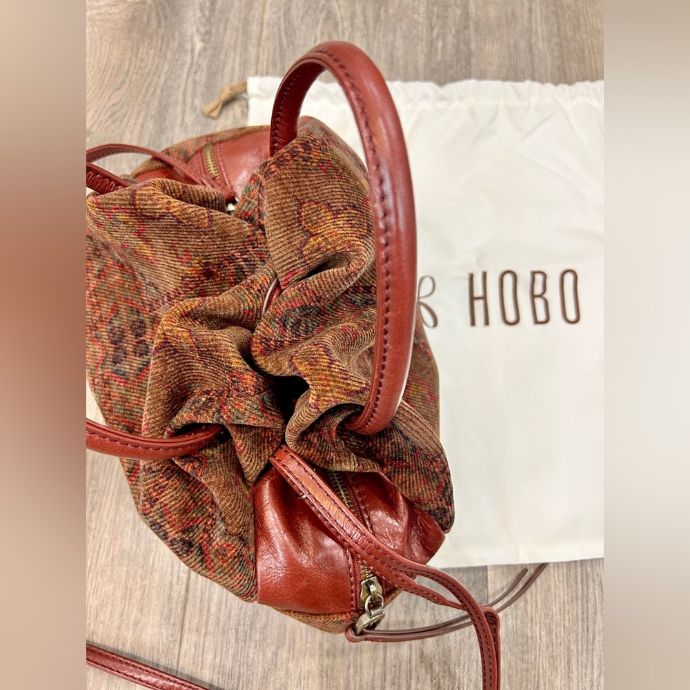 HOBO DARLING SATCHEL
HANDBAG- Arabesque Pattern - Picture 13 of 14